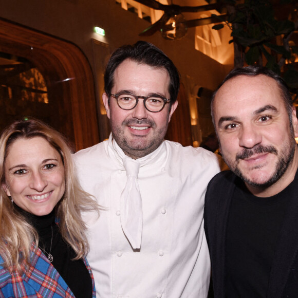 Jean-François Piège, François-Xavier Demaison et sa femme Anaïs Tihay - Soirée d'inauguration du restaurant "Le Mimosa" (2 rue Royale 75008 Paris) de JF. Piège, B.Joannin (Président du Amiens SC) et B.Patou à Paris le 22 novembre 2021.  © Rachid Bellak/Bestimage 