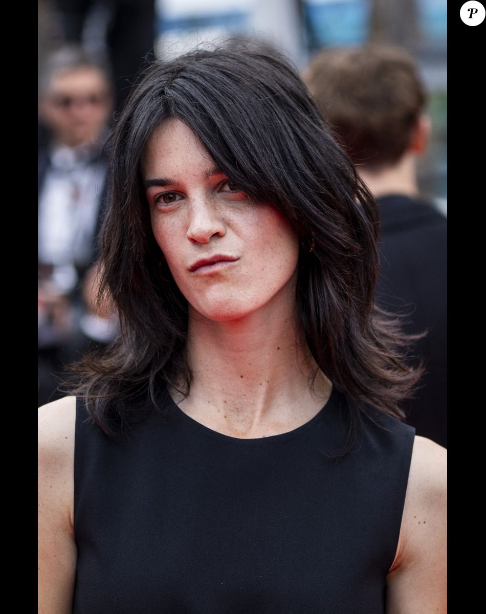 Suzanne Lindon - Montée des marches du film " Les Amandiers " lors du 75ème Festival International du Film de Cannes. © Cyril Moreau / Bestimage