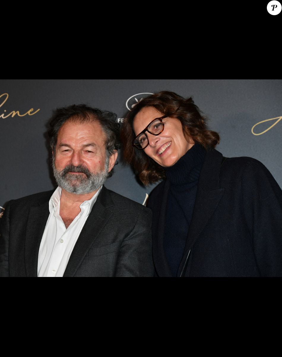 Inès de la Fressange et son compagnon Denis Olivennes - Avant-Première du film "Aline" au Grand Rex à Paris le 25 octobre 2021. © Veeren/Bestimage