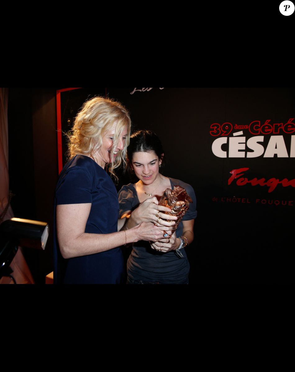 Sandrine Kiberlain (César de la meilleure actrice pour le rôle d'Ariane Felder dans 9 mois ferme) et sa fille Suzanne - Dîner au Fouquet's - 39ème cérémonie des Cesar à Paris, le 28 février 2014.