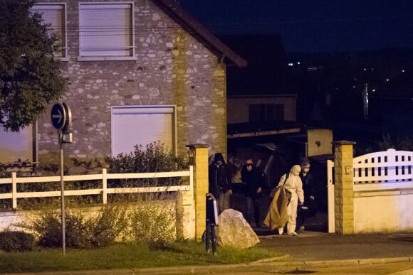 La police judiciaire et scientifique au domicile de Guy Joao à Limay dans les Yvelines en train de faire des prélèvements