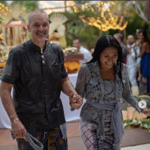 Anggun a partagé des photos d'elle et de son mari Christian, en tenues traditionnelles, sur Instagram, le 29 août 2018.