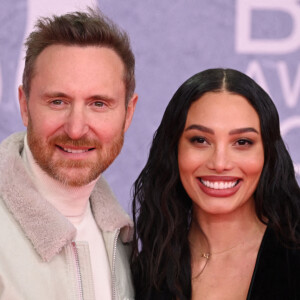 David Guetta et sa compagne Jessica Ledon au photocall de la soirée des BRIT Awards 2022 à l'O2, Peninsula Square de Londres, Royaume Uni, le 8 février 2022. 