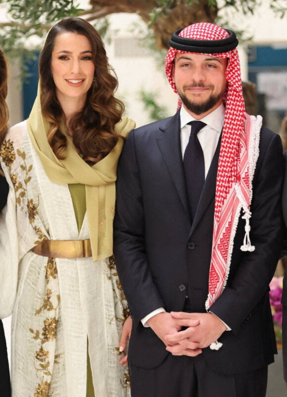 Rajwa Khaled bin Musaed bin Saif bin Abdulaziz Al Saif et le prince Hussein - La famille royale de Jordanie lors de l'annonce officielle des fiançailles du prince Hussein de Jordanie à Riyad. Le 17 août 2022 
