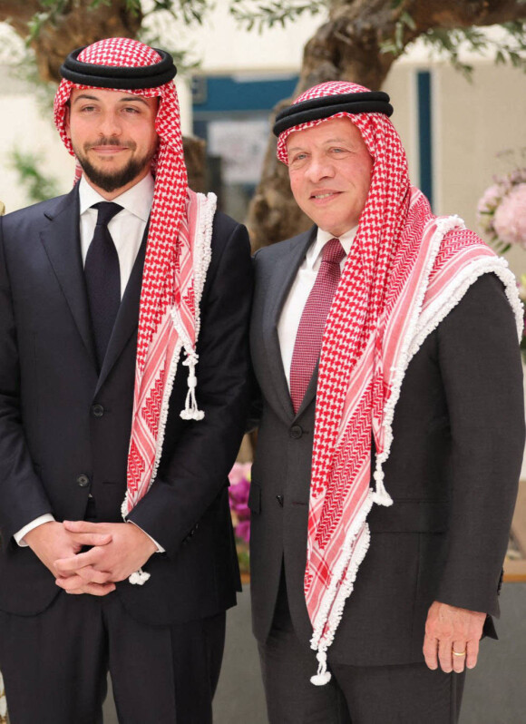 Le prince Hussein et le roi Abdallah II - La famille royale de Jordanie lors de l'annonce officielle des fiançailles du prince Hussein de Jordanie à Riyad. Le 17août 2022 