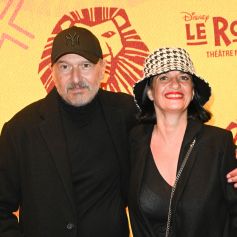 Daniel Levi et sa femme Sandrine Aboukrat lors de la générale de la comédie musicale "Le Roi Lion" au théâtre Mogador à Paris le 11 novembre 2021. © Coadic Guirec/Bestimage