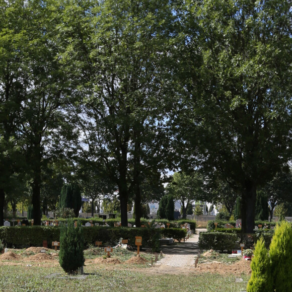 Le caveau de Jean-Luc Delarue dans le quartier musulman d'un cimetière parisien.