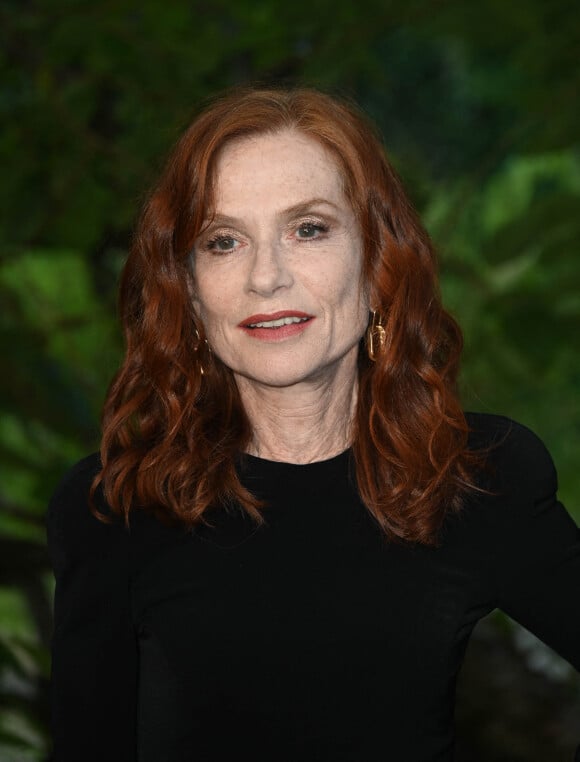 Isabelle Huppert au photocall du film "A propos de Joan" lors du 15ème festival du film francophone de Angoulême le 25 août 2022. © Coadic Guirec / Bestimage 