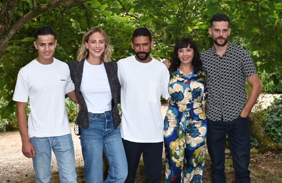 Hassan Alili, Nora Arnezeder, Salim Kechiouche, Carima Amarouche (Karimouche), Kevin Mischel au photocall du film "L'enfant du paradis" lors du 15ème festival du film francophone de Angoulême le 25 août 2022. © Coadic Guirec / Bestimage 