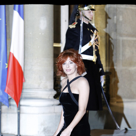 Mylène Farmer, en mars 2010, alors qu'elle se rend au dîner d'état en l'honneur du président Medvedev au palais de l'Elysée
