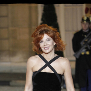 Mylène Farmer, en mars 2010, alors qu'elle se rend au dîner d'état en l'honneur du président Medvedev au palais de l'Elysée