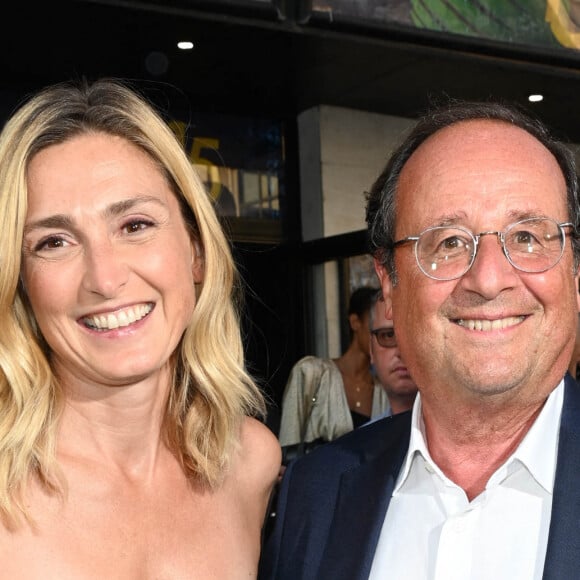 Julie Gayet et son mari François Hollande lors du 15ème festival du film francophone de Angoulême (jour 4) au cinéma CGR à Angoulême, France, le 26 août 2022. © Coadic Guirec/Bestimage 