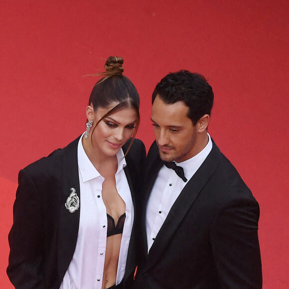 Iris Mittenaere et son compagnon Diego El Glaoui - Montée des marches du film " Top Gun : Maverick " lors du 75ème Festival International du Film de Cannes. Le 18 mai 2022 © Giancarlo Gorassini / Bestimage 