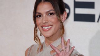 Iris Mittenaere fiancée à Diego El Glaoui : elle dévoile les détails de sa demande "magique" et demande de l'aide