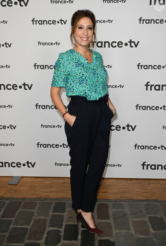 Léa Salamé au photocall pour la conférence de presse de rentrée de France TV à la Grande Halle de la Villette à Paris, France, le 6 juillet 2022