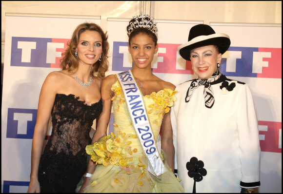 Sylvie Tellier et Geneviève de Fontenay avec Chloé Mortaud, Miss France 2009