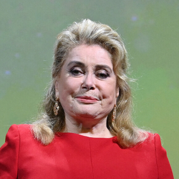 Catherine Deneuve a reçu un Lion d'Or d'honneur lors de la 79e édition du festival international du film de Venise, la Mostra, le 31 août 2022. © LaPresse / Panoramic / Bestimage