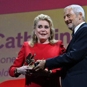 Catherine Deneuve a reçu un Lion d'Or d'honneur lors de la 79e édition du festival international du film de Venise, la Mostra le 31 août 2022. © LaPresse / Panoramic / Bestimage