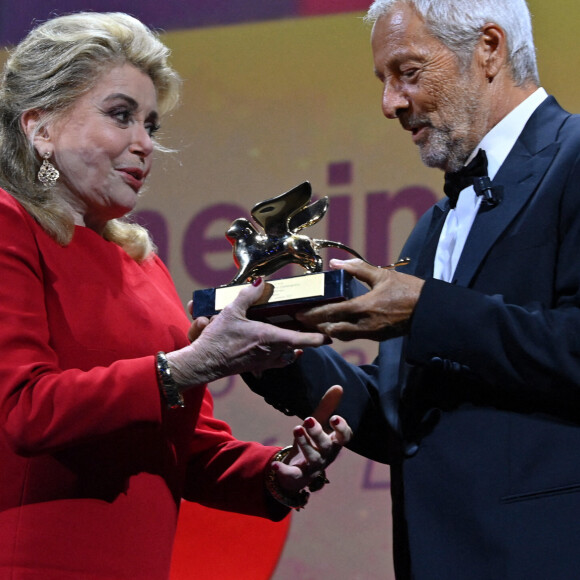 Roberto Cicutto - Catherine Deneuve a reçu un Lion d'Or d'honneur lors de la 79e édition du festival international du film de Venise, la Mostra le 31 août 2022. © LaPresse / Panoramic / Bestimage