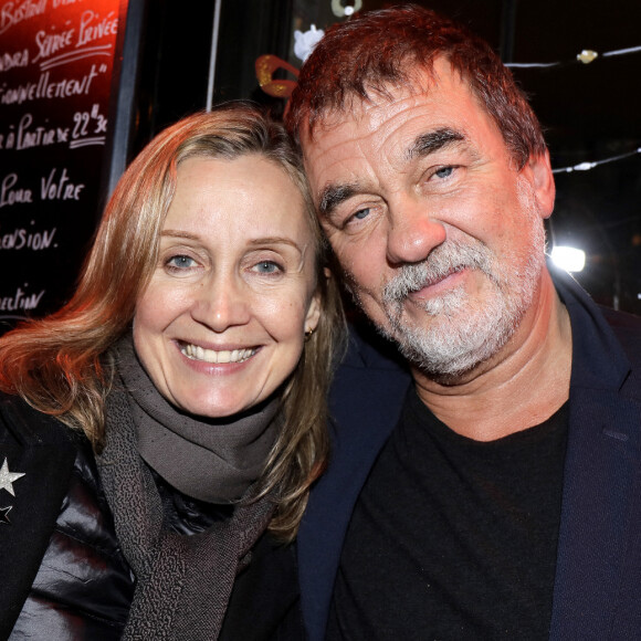 Exclusif - Olivier Marchal et son ex-femme Catherine Marchal - L'humoriste Cartouche sur la scène du "Café de la danse" dans son spectacle "Demain je me lève de bonheur !" à Paris. © Cédric Perrin / Bestimage