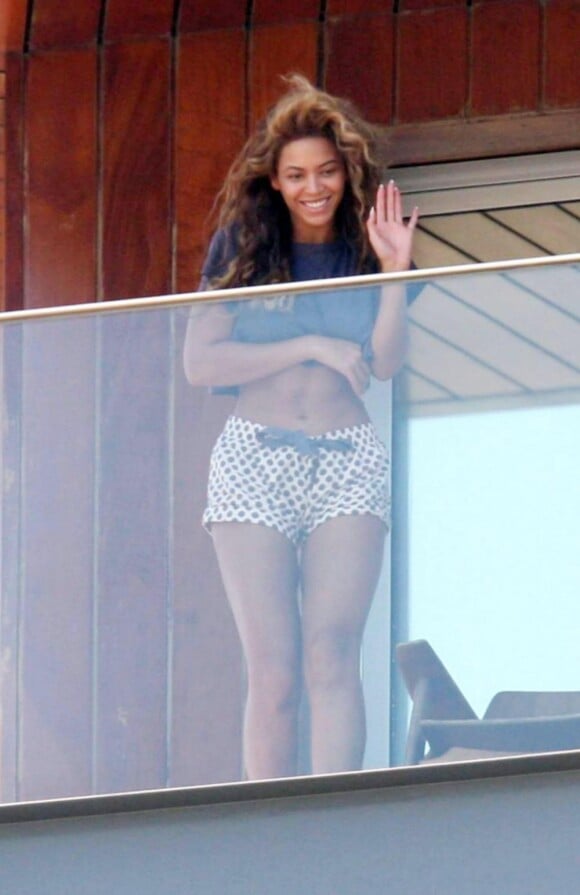 Beyoncé Knowles sur la terrasse de sa chambre d'hôtel à Rio de Janeiro le 8 février 2010