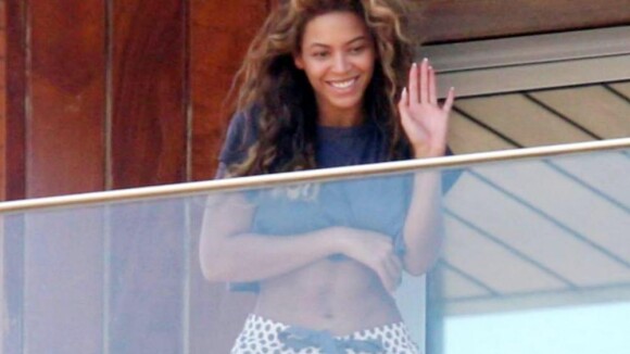 Beyoncé : Surprise au réveil et sans make-up, elle détourne l'attention et soulève son t-shirt !