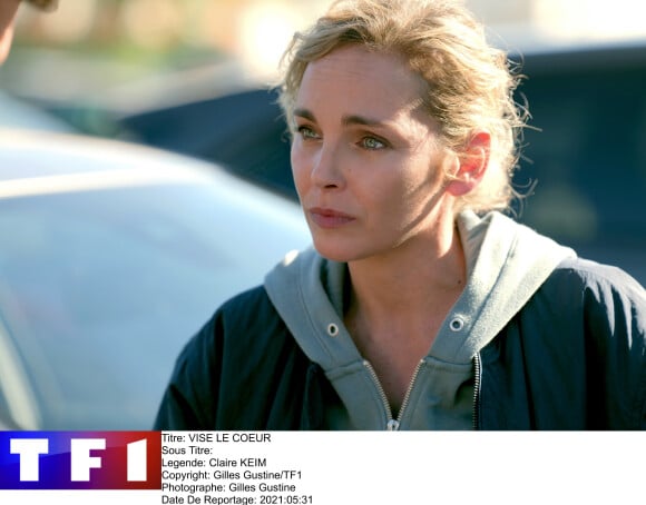 Claire Keim dans la mini-série "Vise le coeur" de TF1.