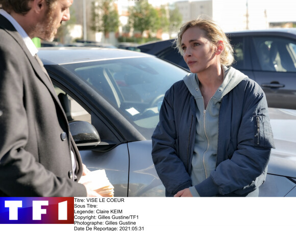 Claire Keim et Lannick Gautry dans la mini-série "Vise le coeur" de TF1.