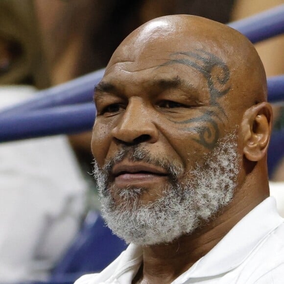 Mike Tyson dans les tribunes lors de l'US Open au the USTA Billie Jean King National Tennis Center à New York City, New York, Etats-Unis, le 2 septembre 2022. 