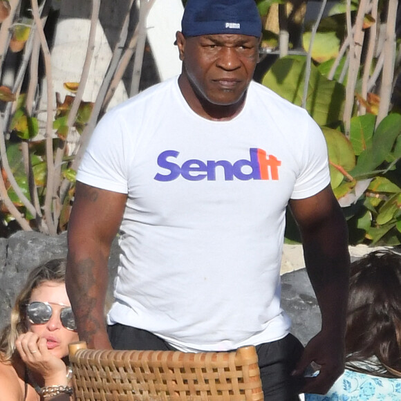 Exclusif - Mike Tyson profite de ses vacances à Saint-Barthélemy, Antilles françaises, France, le 1er janvier 2022. 