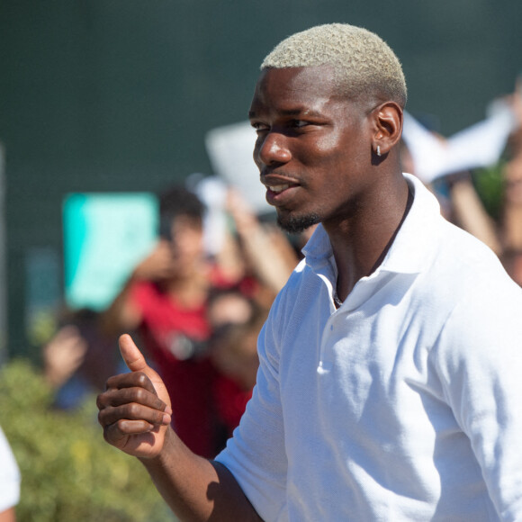 Paul Pogba arrive dans un centre médical de Turin avant de jouer avec la Juventus le 9 juillet 2022.