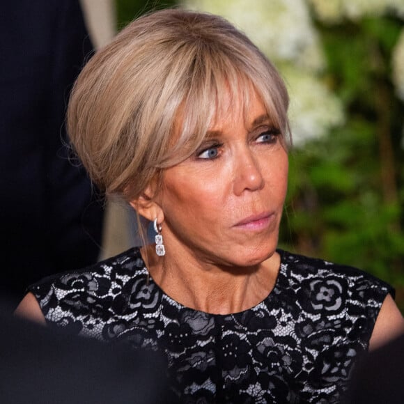 La Première Dame, Brigitte Macron lors du dîner d'Etat offert par le président de la République et sa femme la Première Dame en l'honneur du président des Emirats arabes unis au Grand Trianon du château de Versailles, Paris, France, le 18 juillet 2022. © Romain Gaillard/Pool/bestimage