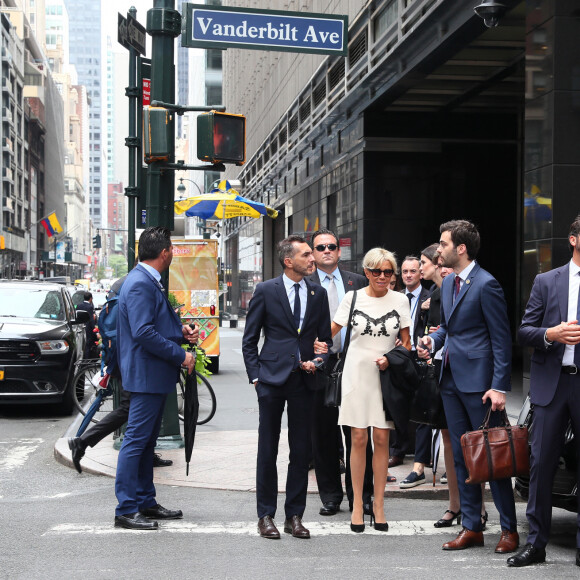 Pierre-Olivier Costa, directeur de cabinet, Tristan Bromet, chef de cabinet - Brigitte Macron quitte son hôtel à pied pour se rendre à l'assemblée générale des Nations Unies pour le discours du président de la république à New York le 19 septembre 2017. © Sébastien Valiela / Bestimage