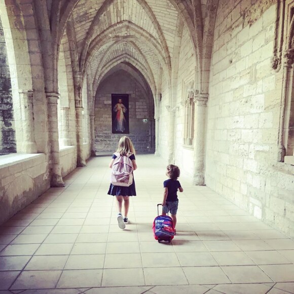 Rentrée scolaire de Valentine et Antonin, les enfants d'Emma Daumas. Le 5 septembre 2022.