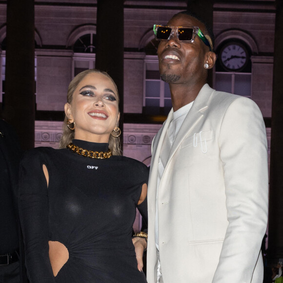 Paul Pogba et sa femme Maria Zulay Salaues - Arrivées et sorties du défilé Off-White Femme Automne/hiver 2022/2023 au palais Brongniart à Paris, France, le 28 février 2022. © Jeremy Melloul / Bestimage