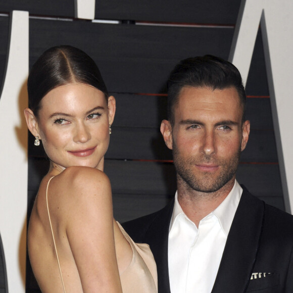 Behati Prinsloo et son mari Adam Levine - People à la soirée "Vanity Fair Oscar Party" à Hollywood, le 22 février 2015.