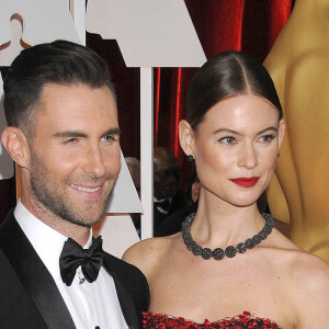 Adam Levine et sa femme Behati Prinsloo à la 87ème cérémonie des Oscars à Hollywood, le 22 février 2015.