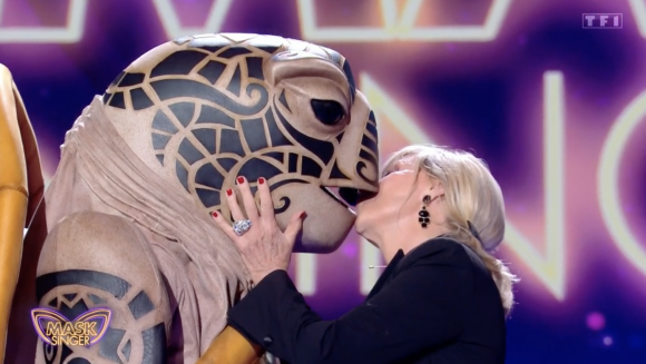 Chantal Ladesou déchaînée au moment de rencontrer le personnage de La Tortue dans "Mask Singer" - TF1