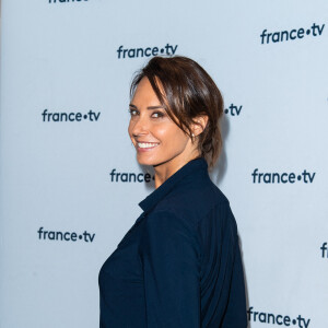 Julia Vignali lors du photocall dans le cadre de la conférence de presse de France Télévisions au Pavillon Gabriel à Paris, France, le 24 août 2021. © Pierre Perusseau/Bestimage