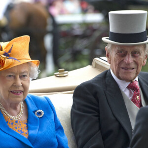 La reine Elizabeth II d'Angleterre et le prince Philip, duc d'Edimbourg, lors de la Garden Party donnée dans les jardins de Buckingham Palace à Londres, le 23 mai 2017.