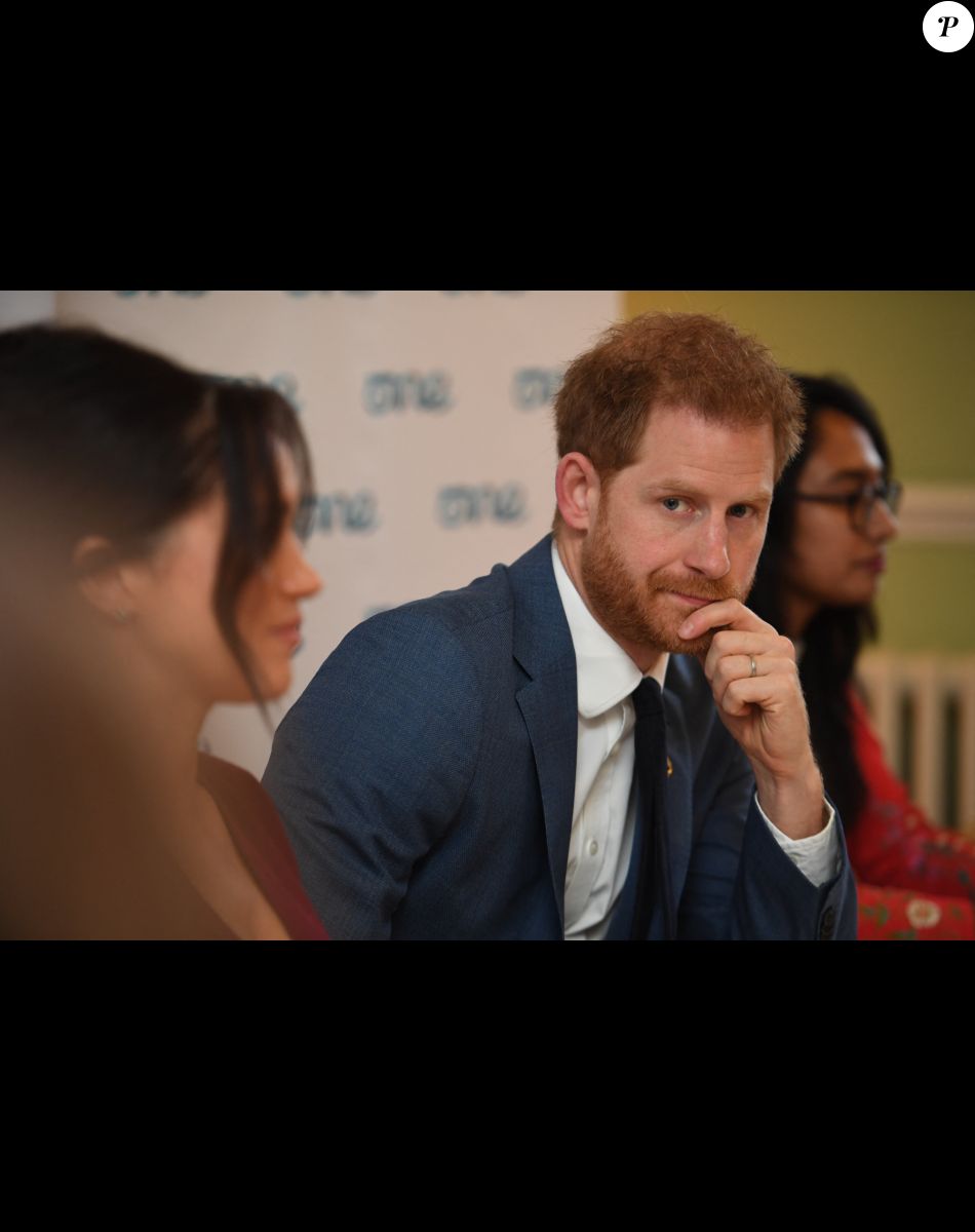 Le prince Harry, duc de Sussex, et Meghan Markle, duchesse de Sussex, participent à une réunion sur l'égalité des genres avec les membres du Queen's Commonwealth Trust (dont elle est vice-présidente) et du sommet One Young World au château de Windsor, le 25 octobre 2019.