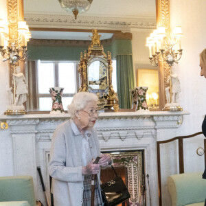 La reine Elisabeth II d'Angleterre reçoit Liz Truss, nouvelle Première ministre britannique, à Balmoral pour lui demander de former un nouveau gouvernement. La veille, Liz Truss avait été désigné à 57 % des voix comme leader du parti conservateur. Le 6 septembre 2022. 