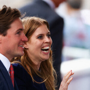 La princesse Beatrice d'York et son mari Edoardo Mapelli Mozzi - La famille royale d'Angleterre lors du concert devant le palais de Buckingham à Londres, à l'occasion du jubilé de platine de la reine d'Angleterre. Le 4 juin 2022 