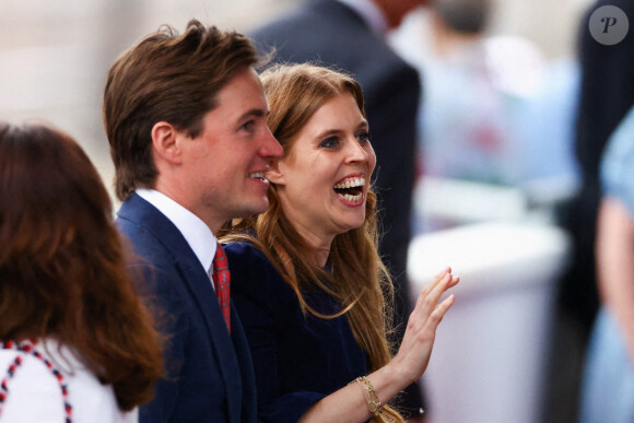 La princesse Beatrice d'York et son mari Edoardo Mapelli Mozzi - La famille royale d'Angleterre lors du concert devant le palais de Buckingham à Londres, à l'occasion du jubilé de platine de la reine d'Angleterre. Le 4 juin 2022 