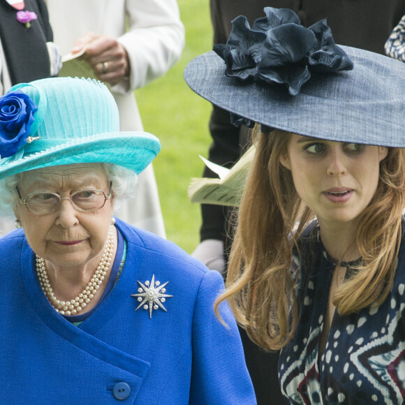 La reine Elisabeth II d'Angleterre et la princesse Beatrice d'York - Les membres de la famille royale lors du cinquième jour des courses hippiques "Royal Ascot", le 18 juin 2016. 