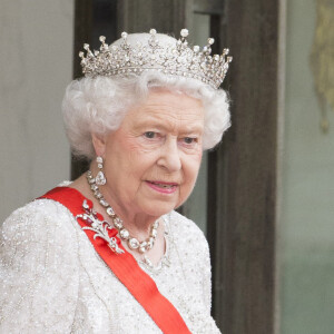 La reine Elisabeth II d'Angleterre - Dîner d'état en l'honneur de la reine d'Angleterre donné par le président français au palais de l'Elysée à Paris, le 6 juin 2014, pendant la visite d'état de la reine après les commémorations du 70ème anniversaire du débarquement. 