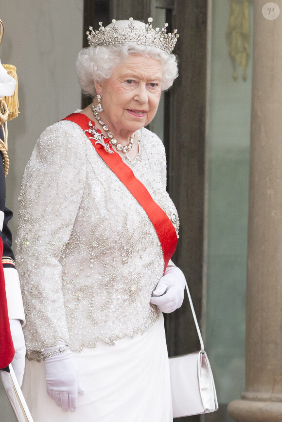 La reine Elisabeth II d'Angleterre - Dîner d'état en l'honneur de la reine d'Angleterre donné par le président français au palais de l'Elysée à Paris, le 6 juin 2014, pendant la visite d'état de la reine après les commémorations du 70ème anniversaire du débarquement. 