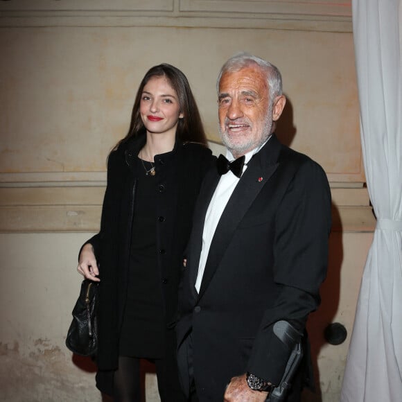 Jean-Paul Belmondo et sa petite fille Annabelle arrivent a la soiree du 52eme Gala de l'union des artistes au Cirque d'hiver a Paris le 18 Novembre 2013. 