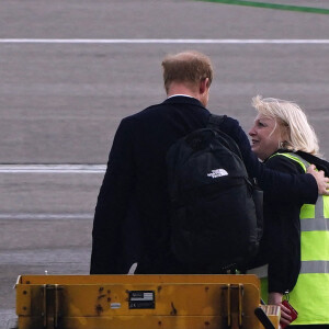 Le prince Harry, duc de Sussex, arrive à l'aéroport de Aberdeen, au lendemain du décès de la reine Elisabeth II d'Angleterre au château de Balmoral. Le 9 septembre 2022 