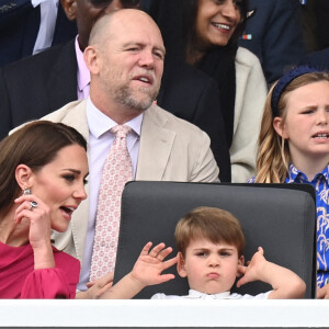 Kate Catherine Middleton, duchesse de Cambridge, le prince Louis, Mike Tindall, Mia Tindall - La famille royale d'Angleterre lors de la parade devant le palais de Buckingham, à l'occasion du jubilé de la reine d'Angleterre. le 5 juin 2022